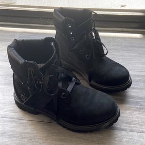 I am selling blacked out timberlands. They have satin cuffs and laces.